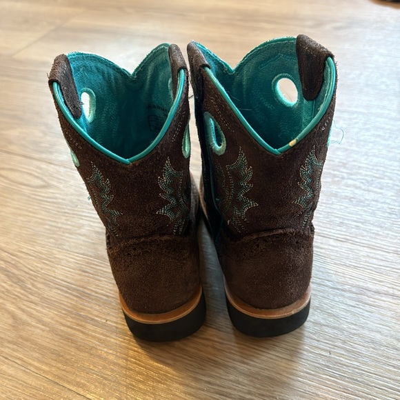 Ariat fat baby girls boots. - Picture 4 of 7